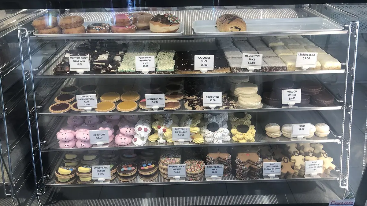 Birds – bakery in Long Eaton town centre